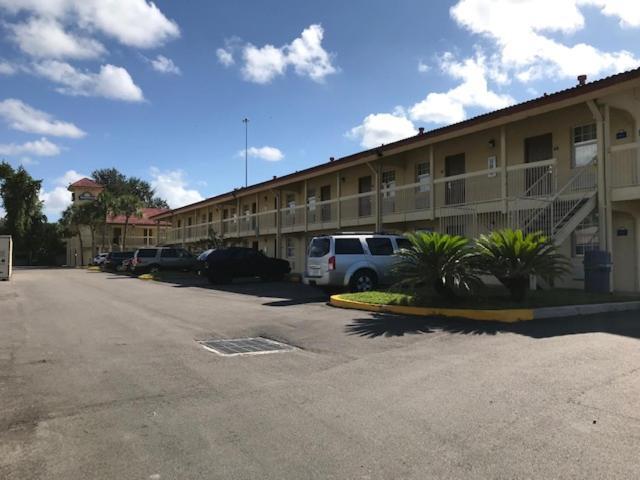Days Inn By Wyndham Jacksonville Baymeadows Exteriör bild