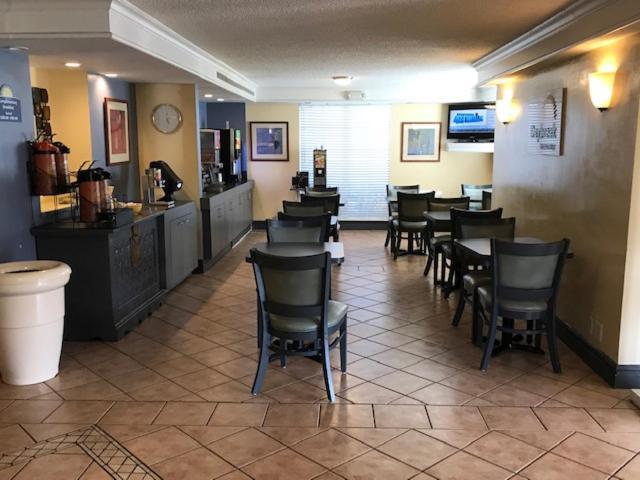 Days Inn By Wyndham Jacksonville Baymeadows Exteriör bild